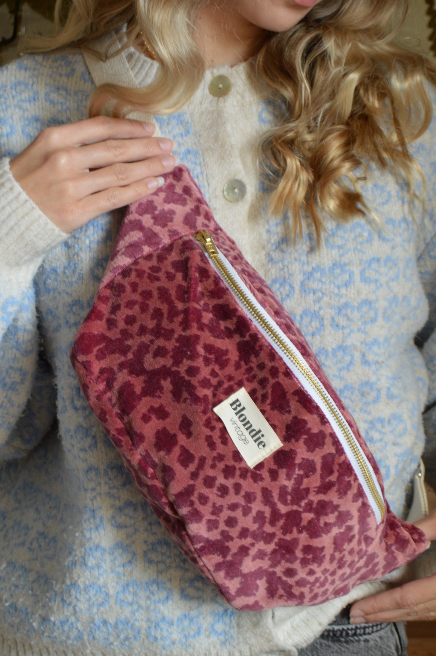 Sac banane léopard rose velours