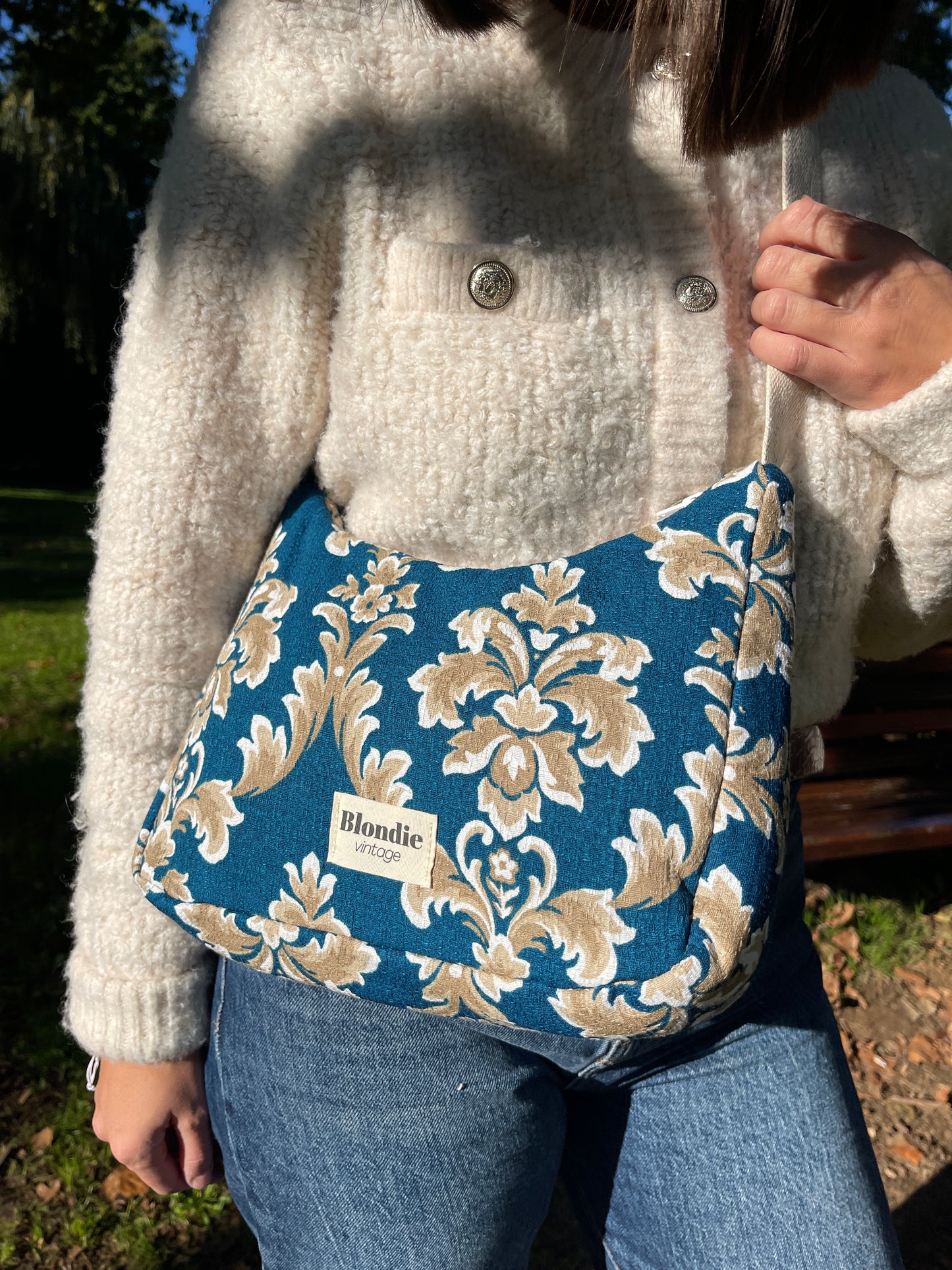 Sac crossbody motif lys bleu